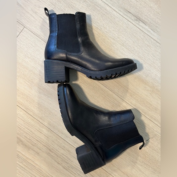 Black Chelsea boots - Picture 1 of 2
